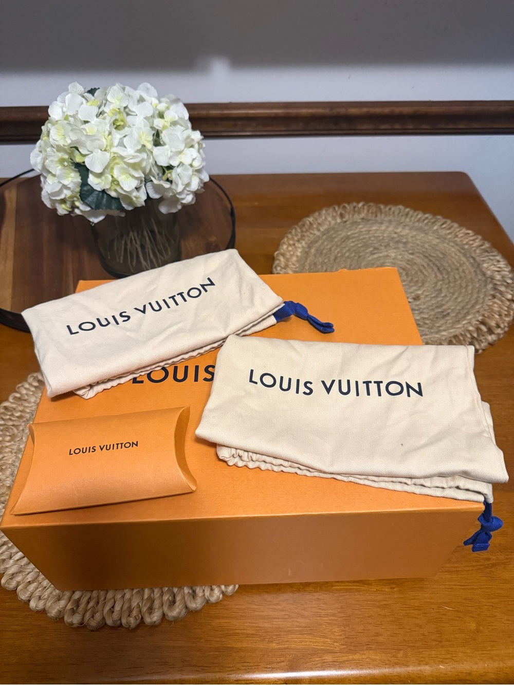 Louis Vuitton - Picture 6 of 6